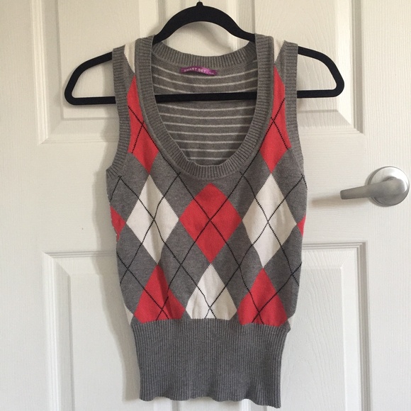 Smart Set Gray Coral Argyle Vest - Picture 4 of 7
